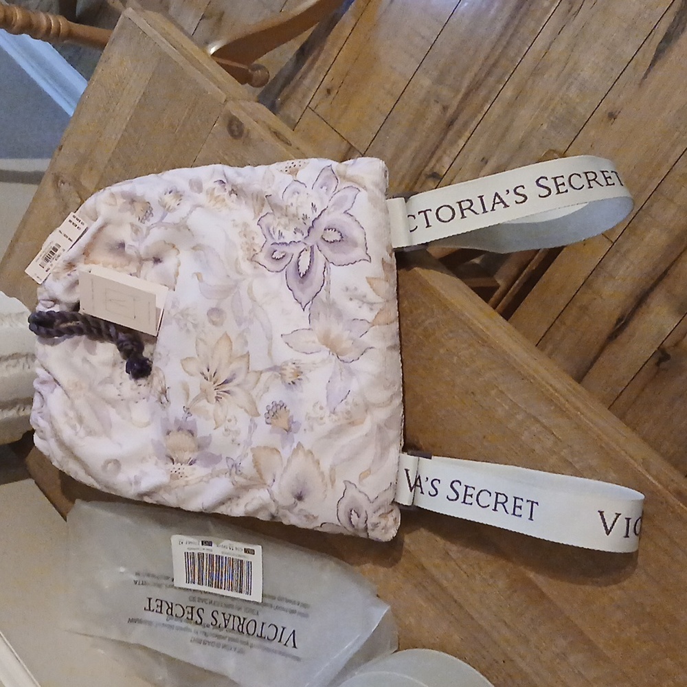 New Victoria's Secret Floral Lillac Summer Packable Beach Towel Backpack Bag - Picture 3 of 17